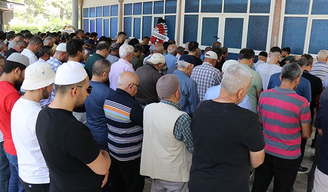 Trenin altında kalan ambulans şoförü son yolculuğuna uğurlandı