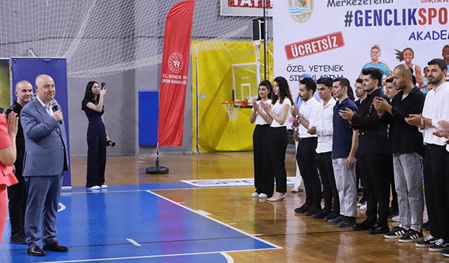 Denizli Gençlik Spor Akademisi meslek sahibi yapıyor