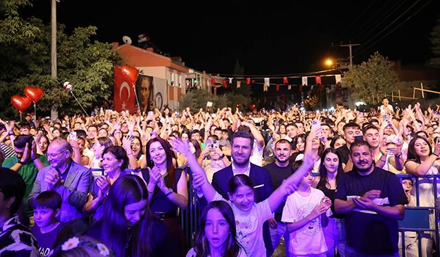 Tavas Zeybek Festivalinde Reynmen unutulmaz gece yaşattı