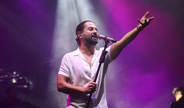 Koray Avcı unutulmaz bir gece yaşattı