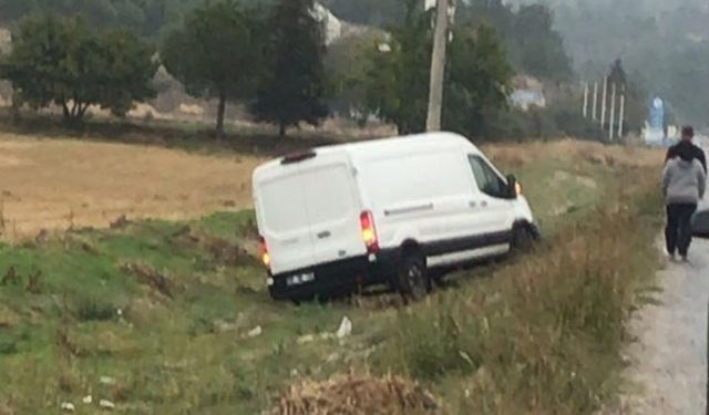 Kamyonet ile otomobilin çarpıştığı kazada 5 kişi yaralandı