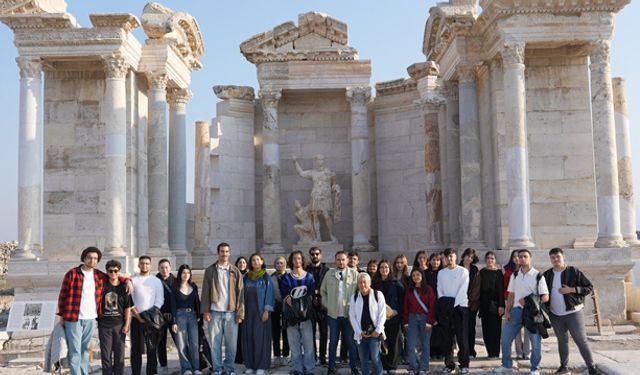 Gençlere Denizli’nin turizm hazinelerini tanıtıyor