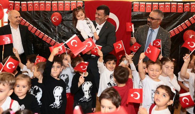 Denizli Büyükşehir’in Güneşli Günler’inde Cumhuriyet sevinci