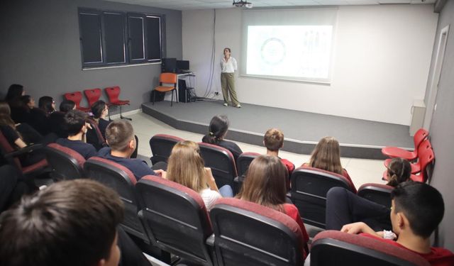 Denizli Çözüm Kolejinde Öğrencilere Okul Kuralları Semineri