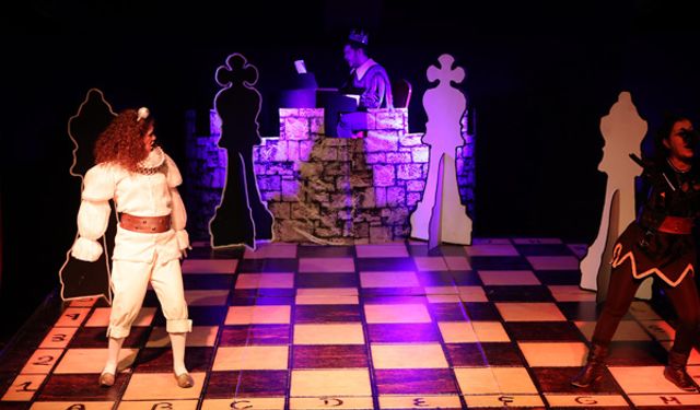 Merkezefendi Kent Tiyatrosu oyunlarına devam ediyor