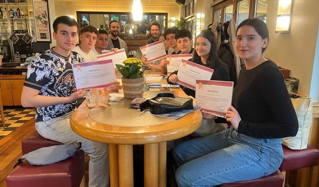 Turizm lisesi öğrencileri Almanya’daki stajlarını tamamladı