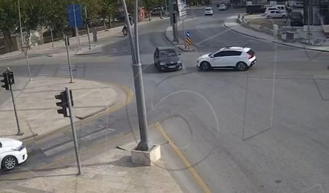 Kırmızı ışıkta kaçtı cezadan kaçamadı