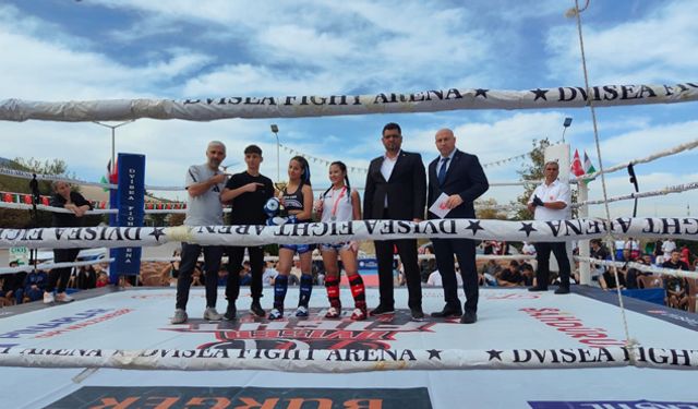 Kick Boks galasında sporcular Filistin için ringe çıktı