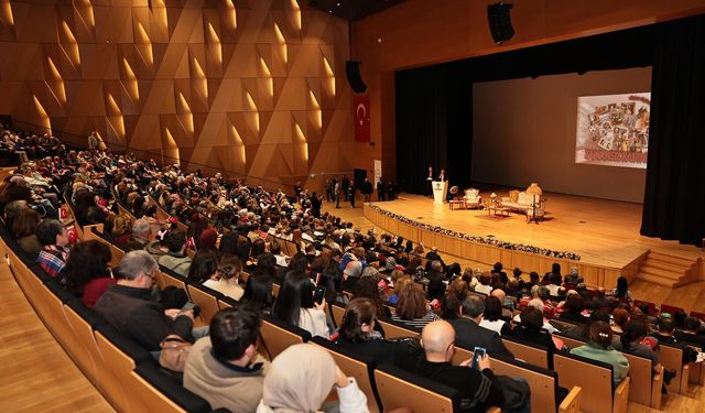 Denizli Büyükşehir’den "Zamansız Kadınlar" Gösterisi