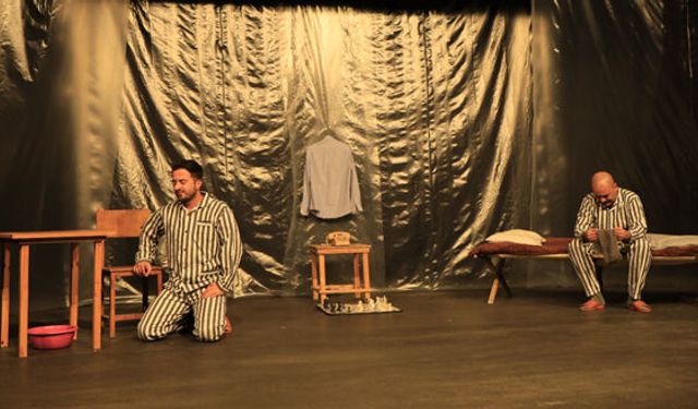 Sol Kültür Tiyatro Topluluğu “Tecrit” oyunu sahneledi