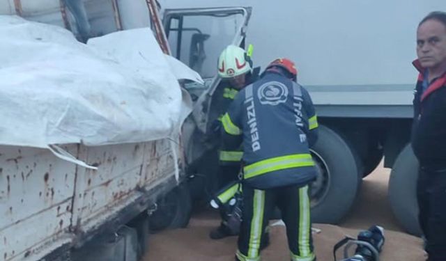 Yoldan çıkan sürücü seyir halindeki tıra çarptı