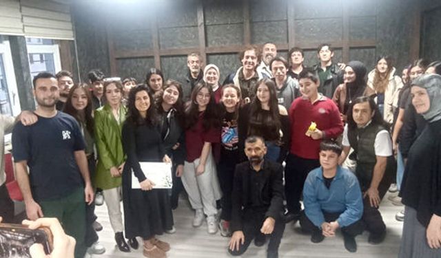 Mahşer-İ Cümbüş ekibi tiyatro tecrübelerini paylaştı