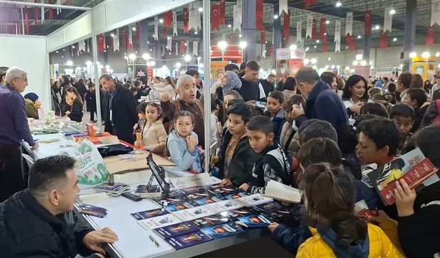 Engelleri Şiirle Aşan Yazar Okuyucularıyla Buluştu