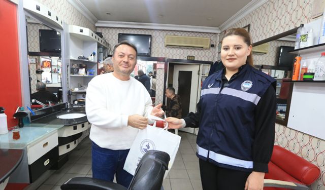 Pamukkale’de berber esnafına hijyen paketi sürprizi