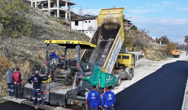 Büyükşehir’den Namık Kemal Caddesi’nde sıcak asfalt çalışması