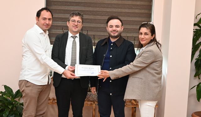 Hayırsever iş insan kan basıncı cihazı bağışladı