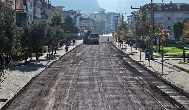 Denizli Büyükşehir’den asfalt seferberliği