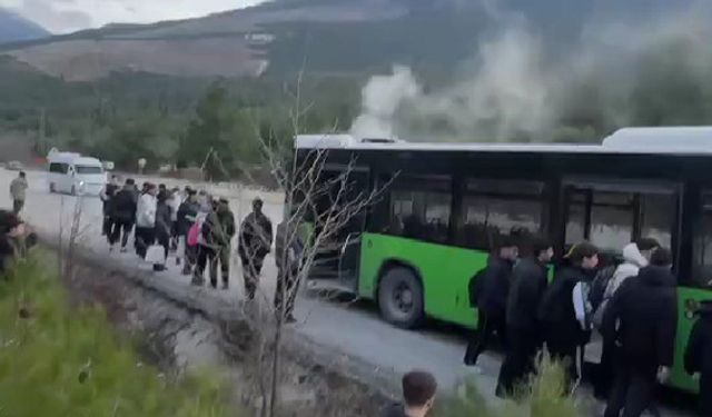 Aynı gün içerisinde iki belediye otobüsü alev aldı