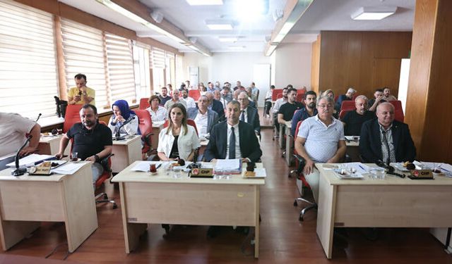 AK Parti’den açılış öncesi CHP lideri Özel’e çağrı