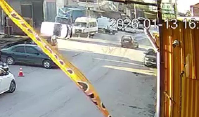 Bir Anda Yola Çıktı, Araç Yan Yattı