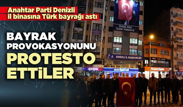 Bayrak provokasyonunu protesto ettiler