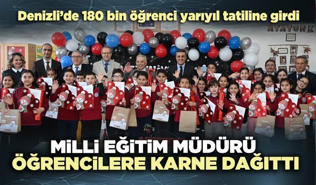 Milli Eğitim Müdürü öğrencilere karne dağıttı