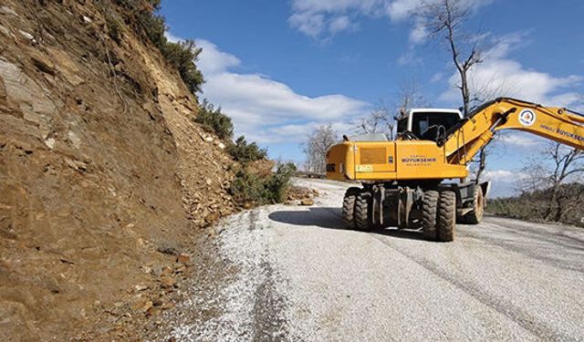 Büyükşehir ekipleri Buldan ve Babadağ yollarında