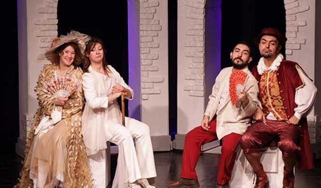 ‘Biz Aşık Değiliz’ sahnede