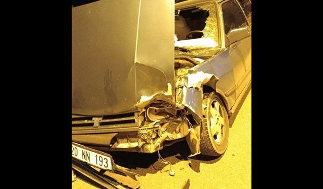 Buldan’da iki otomobil kavşakta çarpıştı; 1 yaralı