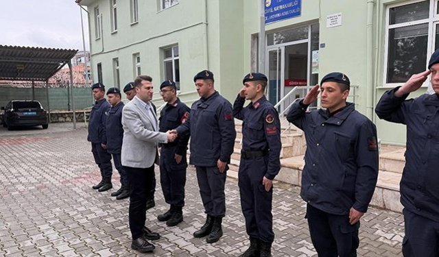 Çivril protokolü vatandaşlarla ve görevlilerle bayramlaştı