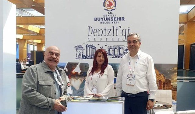 Ünlü oyuncu Ezel Akay’dan Denizli standına ziyaret