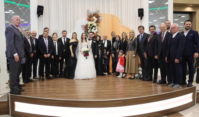 Denizlili İş İnsanı Mehmet Özsoy Oğlunu Evlendirdi