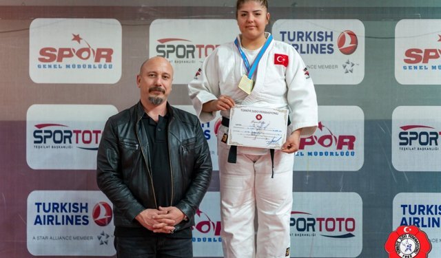 Münife’den altın madalya