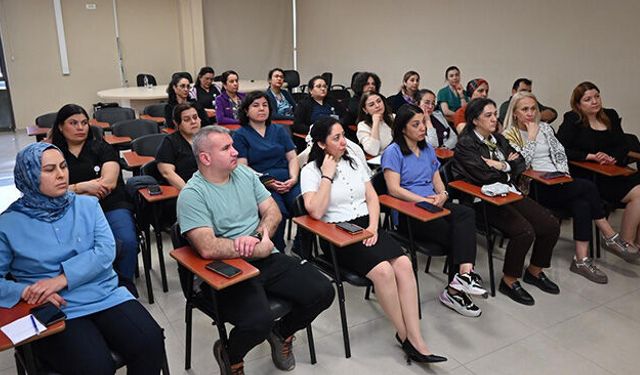 Hemşireler işaret dilini öğreniyor