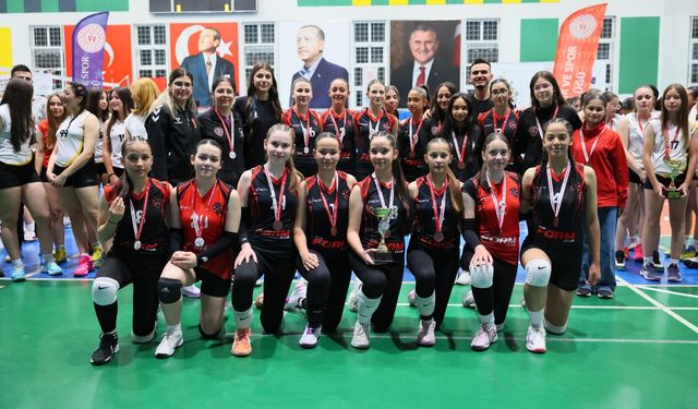 Denizli’de Küçük Sultanlar Sahne Aldı