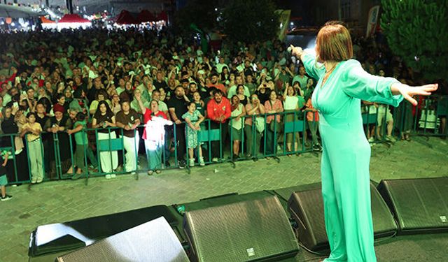 Honaz Kiraz Festivali'nde Reyhan Karaca Rüzgarı