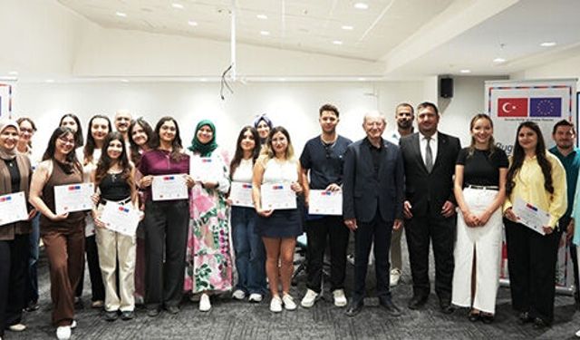 Denizli Büyükşehir’le gençler dijitalleşiyor