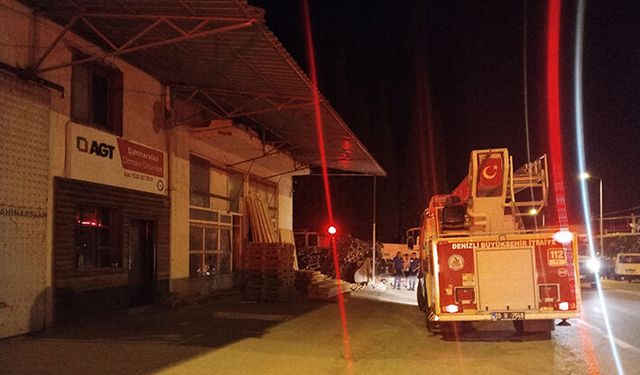 Marangozhanede çıkan yangın paniğe neden oldu