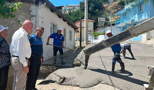 Murat Kumral beton yol çalışmalarını yerinde inceledi
