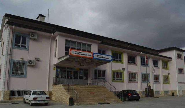 Öğrencilere tablet ve burs desteği