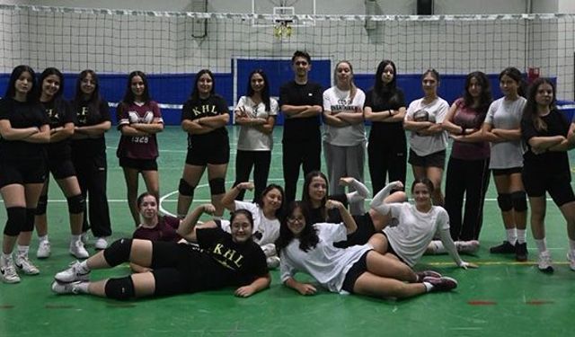 Liseli voleybolcular ilk idmanına çıktı