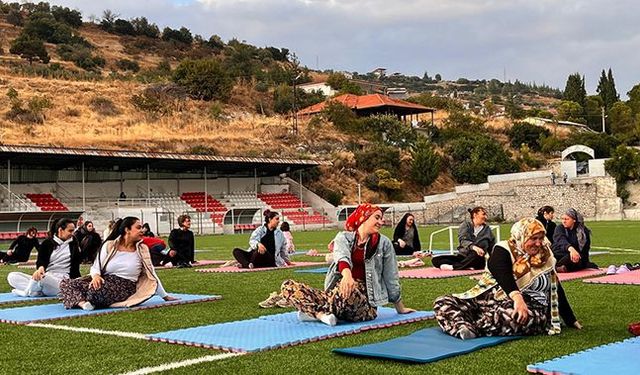 Güney'de her yaştan kadın yoga için bir araya geldi