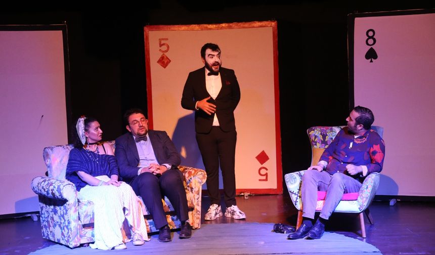 ‘3 Beş 8 Ve Diğer Şeyler Oyunu’ Sanatseverlerle Buluşuyor