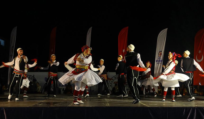 Halk Dansları Festivali İlçelerde İlgi Gördü