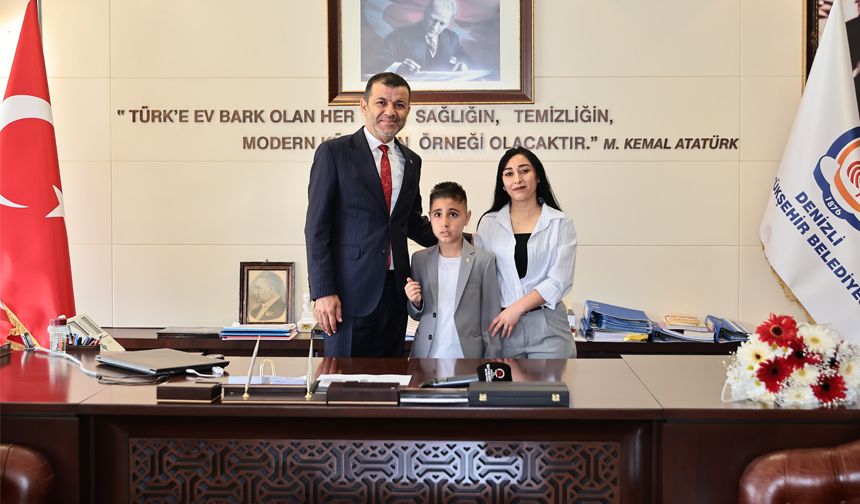 Çavuşoğlu’ndan Görme Engelli Öğrenciye Akıllı Baston