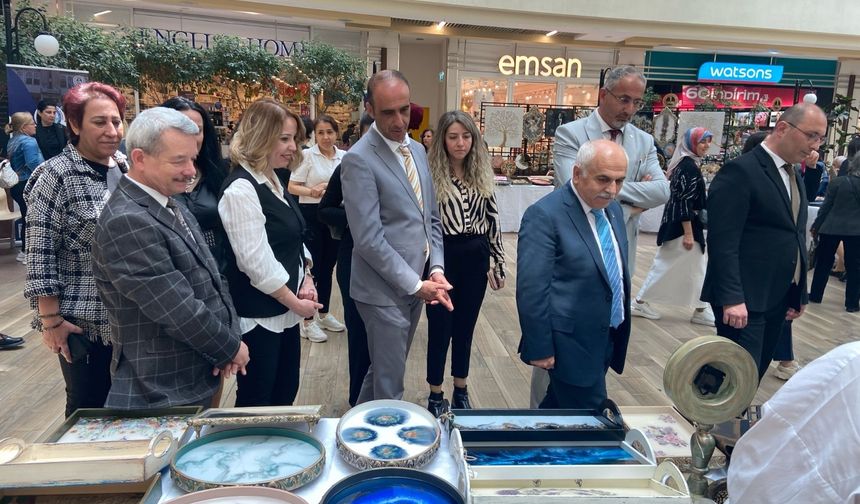 Denizli’de “Sanatın Işıltısı” Sergisi Sanatseverlerle Buluştu