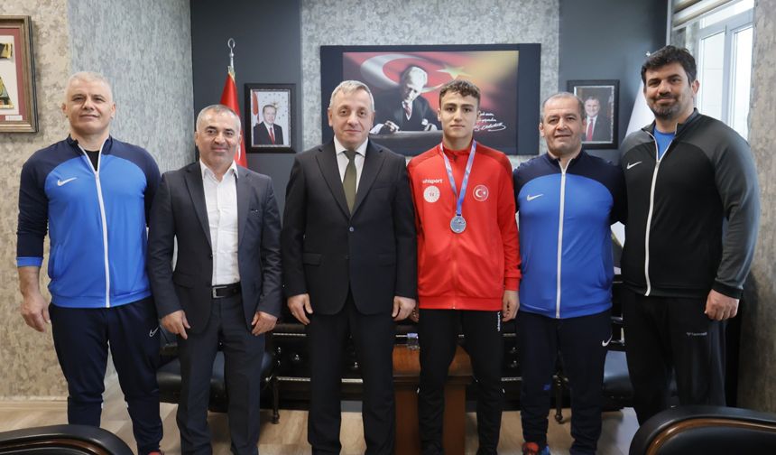 Sırbistan’da Gümüşle Taçlanan Güreşçi, Geleceğe Umutla Bakıyor