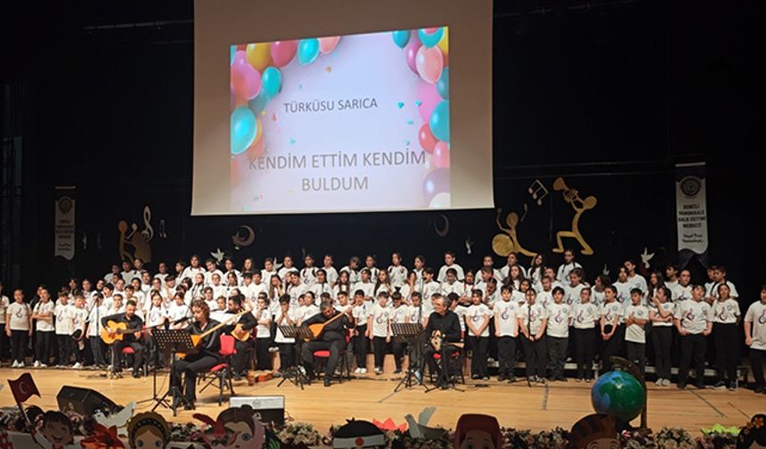 Meclisin 105 yaşında 105 çocuktan beğenilen konser