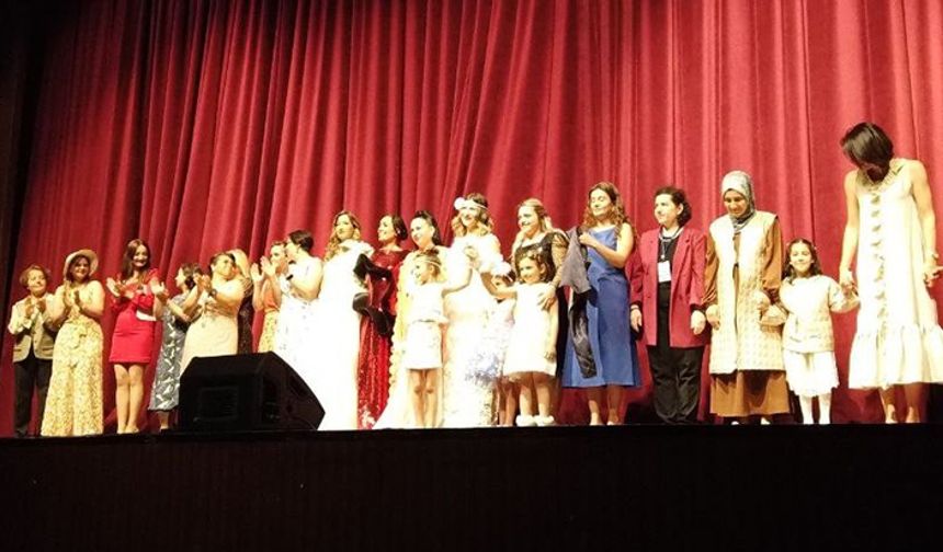 Aile defilesi ve türkü şöleni beğeni topladı