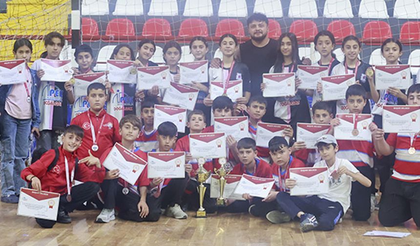 Kriket şampiyonası heyecanı Denizli’de yaşandı